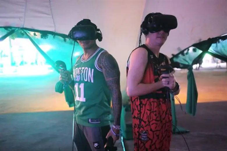 เรียกว่า เป็นการรวมพลหนุ่ม – สาว สายปาร์ต...