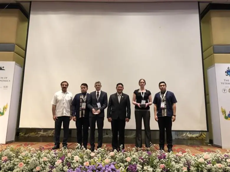 นายลักษณ์ วจนานวัช รัฐมนตรีช่วยว่าการกระท...