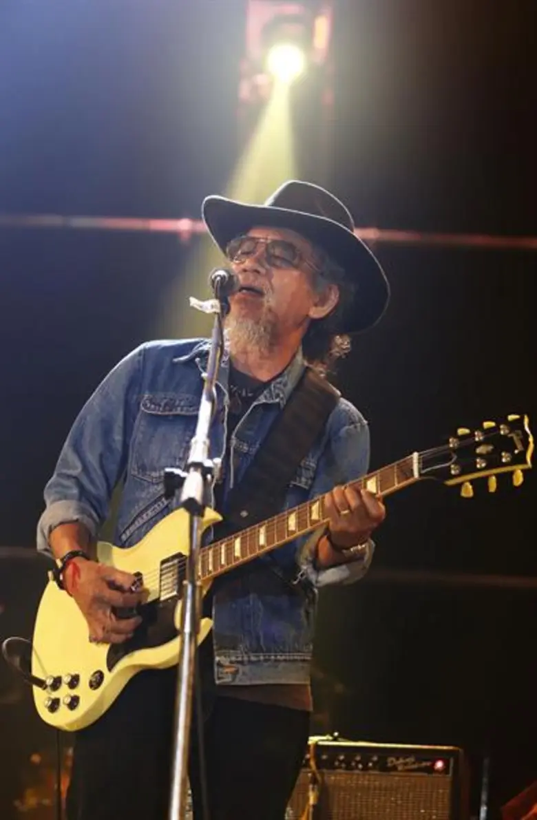 ผ่านพ้นไปแล้ว กับมาราธอนคอนเสิร์ตยาวๆ 9 ชั่วโมงเต็ม กับคอนเสิร์ตสหาย กอดคอร้องเพลงเพื่อชีวิต รุ่นใหญ่ถึงรุ่นใหม่พร้อมมอบรายได้ส่วนหนึ่งเพื่อการกุศล !