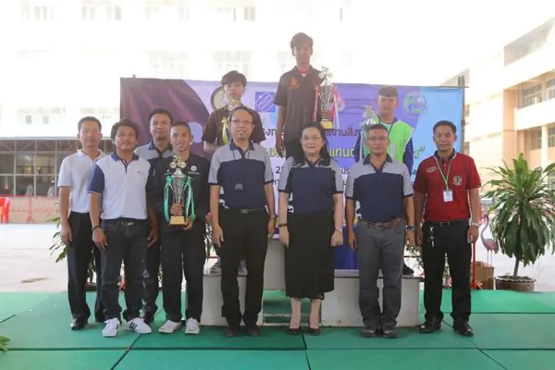 ดร.อภิญญาณ์ หทัยธรรม (แถวหน้าที่ 3 จากขวา...