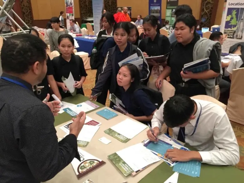 โค้งสุดท้ายสำหรับ นักเรียน นักศึกษา ที่ต้...