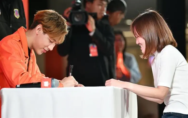 กรี๊ดสนั่น! แบมแบม GOT7 บินตรงมาละลายหัวใจสาวไทยในงาน “Shopee x Bambam Fanmeet”