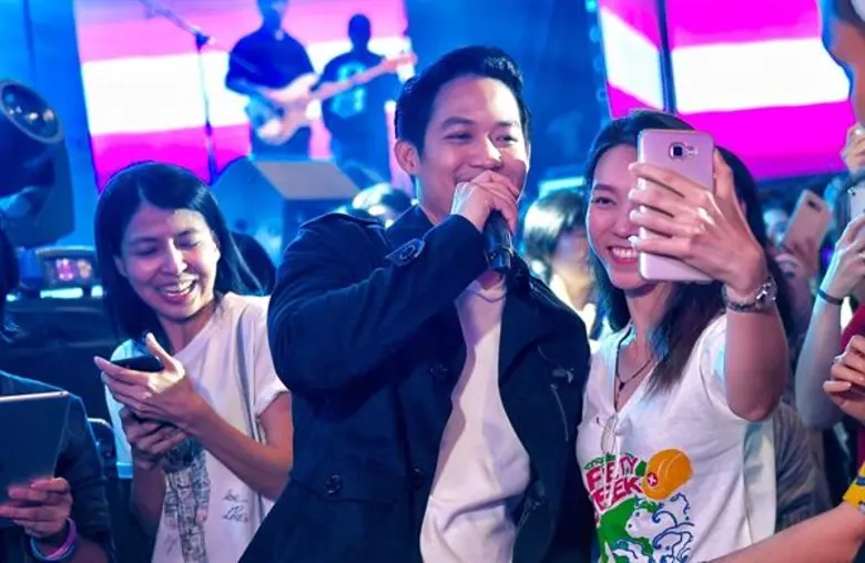 เป็นอีกหนึ่งคอนเสิร์ตสุดประทับใจ ที่แฟนๆ เพลง ของสอ...