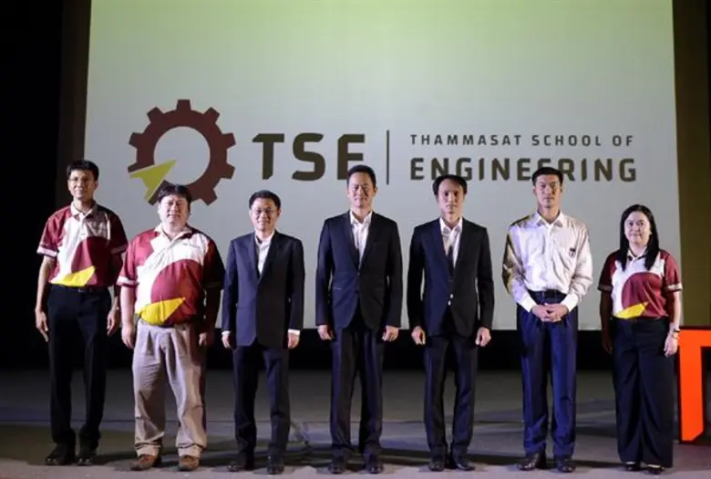 รศ.ดร.ธีร เจียศิริพงษ์กุล คณบดีคณะวิศวกรร...