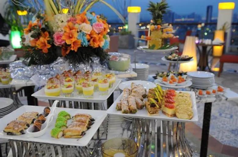 โรงแรม อัล มีรอซ จัด “รูฟท็อป บาร์บีคิว ไนท์” มื้อค่ำวันศุกร์ - วันอาทิตย์ อิ่มคุ้มเพียง 999 บาทสุทธิ/คน ระหว่าง 16 พฤศจิกายน 2561 – สิ้นเดือนมกราคม 2562