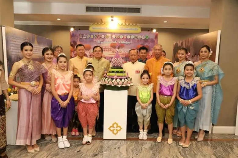 ครม.หนุน 6 แนวทาง-มาตรการสืบสานประเพณีลอยกระทง ชู “ปลอดภัย สืบสานวัฒนธรรมไทย ใส่ใจสายน้ำและสิ่งแวดล้อม” ขอความร่วมมือ ปชช. ไม่เล่นประทัด-พลุ-ดอกไม้ไฟ ปฏิบัติตามกฎจราจร ใช้วัสดุธรรมชาติทำกระทง “1 ครอบครัว 1 กระทง”