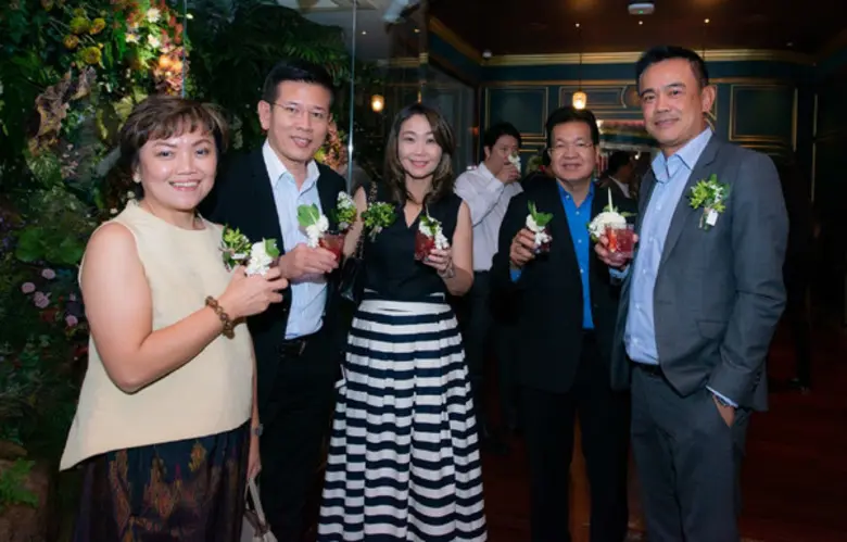 นายมนตรี วงษ์ท่าเรือ รองกรรมการผู้จัดการ ...