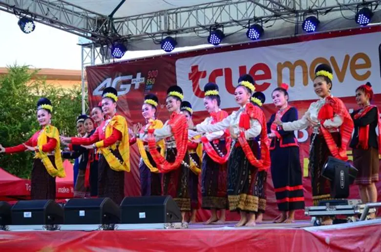 ทรูมูฟ เอช คาราวาน “คลื่นรักทรู เพื่อคนอีสาน” ยังคงส่งความสุขต่อเนื่องทุกจังหวัด ล่าสุดควง “มนต์แคน แก่นคูน” บุกขอนแก่น