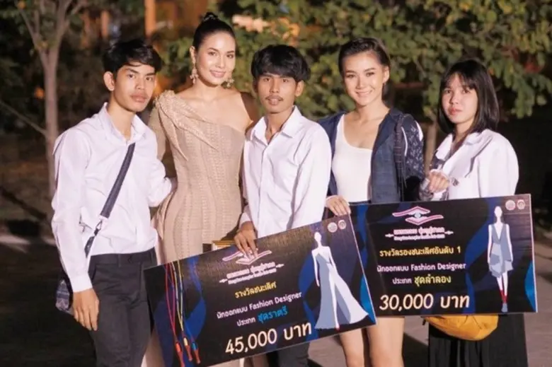 นักศึกษาสิ่งทอฯ มทร.พระนคร ชนะเลิศออกแบบชุดราตรี “แพรพรรณลุ่มภูสู่สากล 2018”