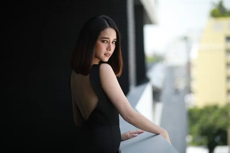 เป็นนักแสดงสาวเจ้าบทบาทที่ขอรับบทร้ายเพีย...