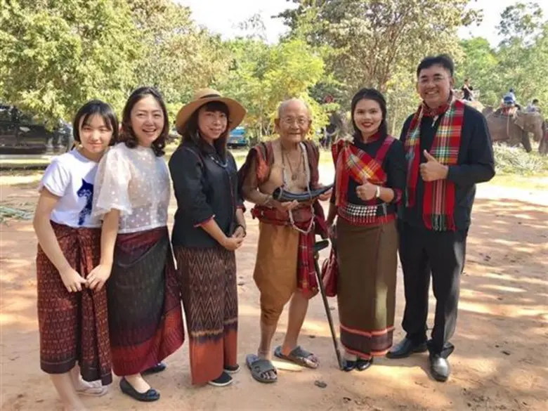 งานแสดงช้างจังหวัดสุรินทร์ ประจำปี 2561 อนุรักษ์วิถีคนกับช้าง พบหมอเฒ่าชาวกรุย -ชมพิธีโบราณ - การแสดงชัาง ที่ใหญ่ที่สุดในโลก ในวันที่ 15-18 พฤศจิกายนนี้ ณ จังหวัดสุรินทร์