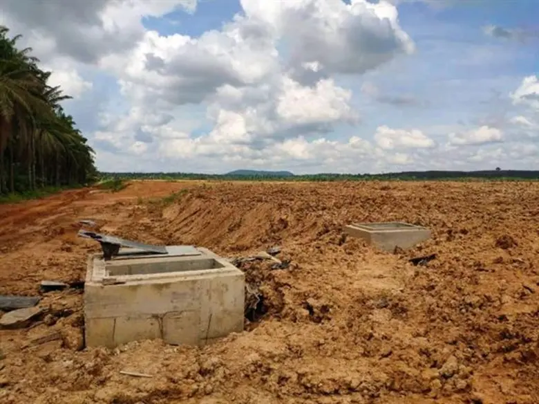 ปฎิรูปที่ดินจังหวัดกระบี่และผู้จัดการการไฟฟ้าส่วนภูมิภาคเวียงสระ ลงพื้นที่ตรวจสอบพื้นที่ ม.44 เพื่อเตรียมการจัดที่ดินทำกินให้ชุมชน ตามนโยบายรัฐบาล