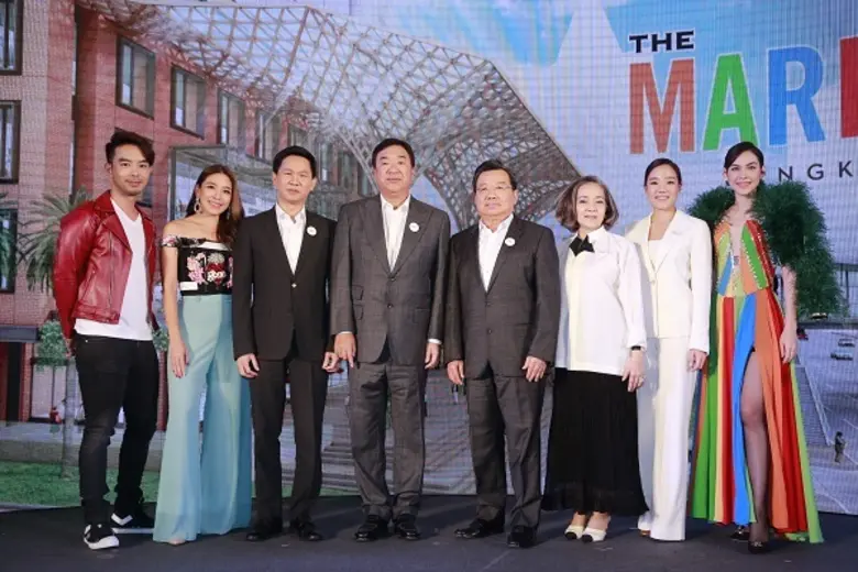 นายสุรชัย โชติจุฬางกูร (ที่ 4 จากซ้าย) ปร...