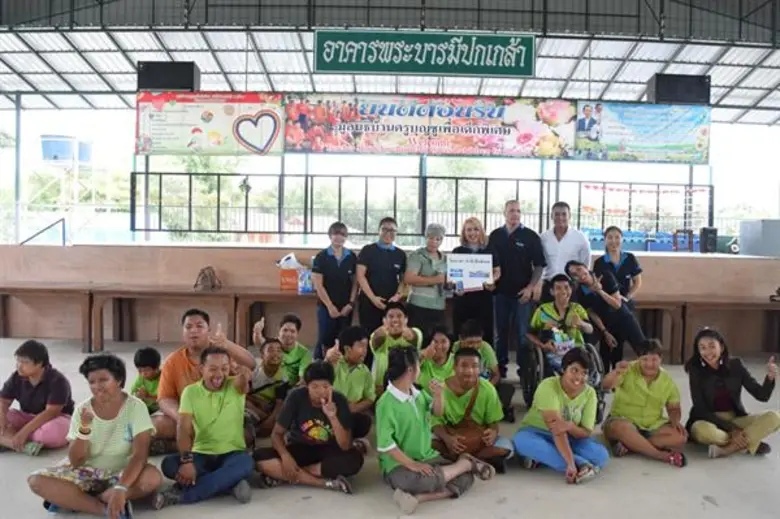 แซนดี้ ร่วมงานฉลองยอดขาย ดาคอน เทรดดิ้ง และมอบความสุขแก่เด็กพิเศษ