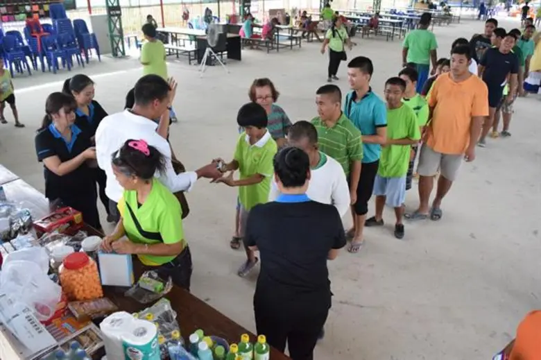 แซนดี้ ร่วมงานฉลองยอดขาย ดาคอน เทรดดิ้ง และมอบความสุขแก่เด็กพิเศษ