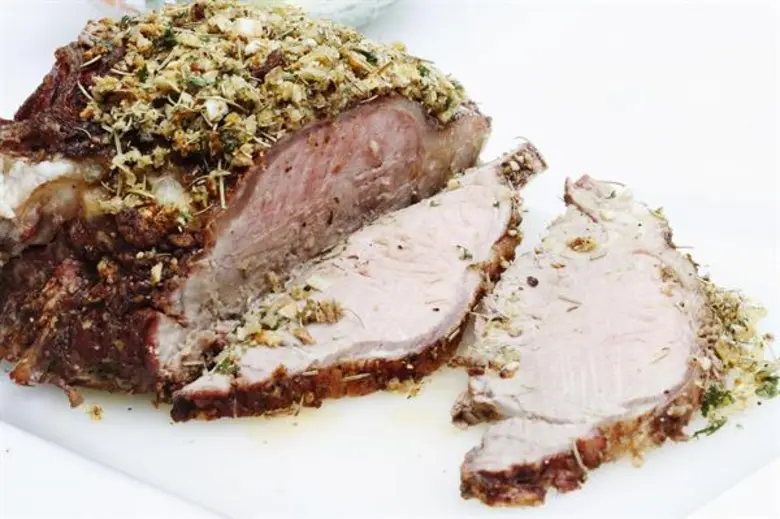 คาร์เวอรี่ไนท์ ห้องอาหารนิมมาน บาร์ & กริลล์ โรงแรมแคนทารี ฮิลส์ เชียงใหม่