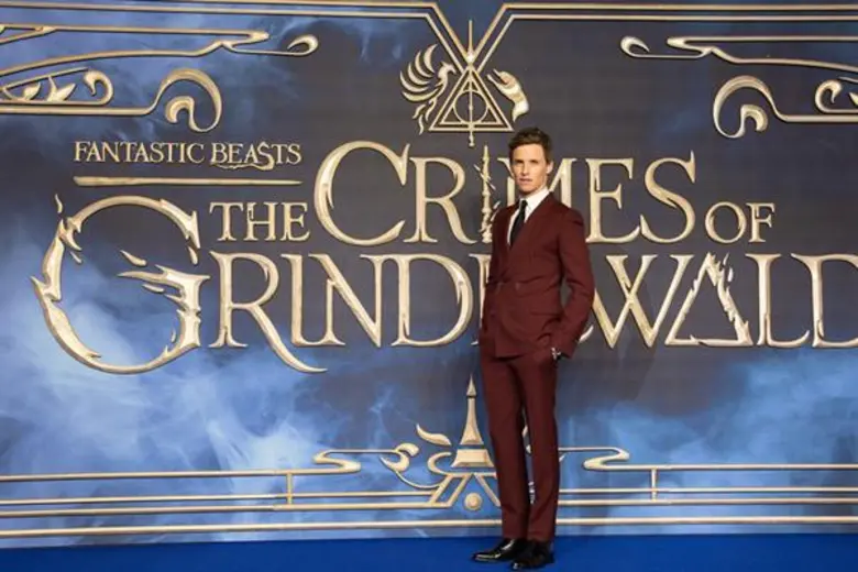"Fantastic Beasts: The Crimes of Grindelwald" เปิดตัวยิ่งใหญ่อีกครั้ง ที่กรุงลอนดอน ประเทศอังกฤษ เอ็ดดี้ เรดเมย์น ควงภรรยาเดินพรมแดง พร้อมทัพนักแสดงอีกคับคั่ง
