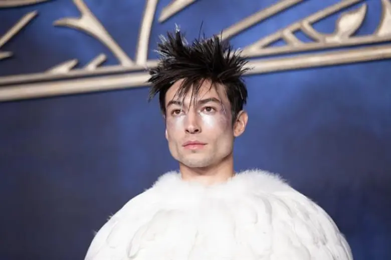 "Fantastic Beasts: The Crimes of Grindelwald" เปิดตัวยิ่งใหญ่อีกครั้ง ที่กรุงลอนดอน ประเทศอังกฤษ เอ็ดดี้ เรดเมย์น ควงภรรยาเดินพรมแดง พร้อมทัพนักแสดงอีกคับคั่ง