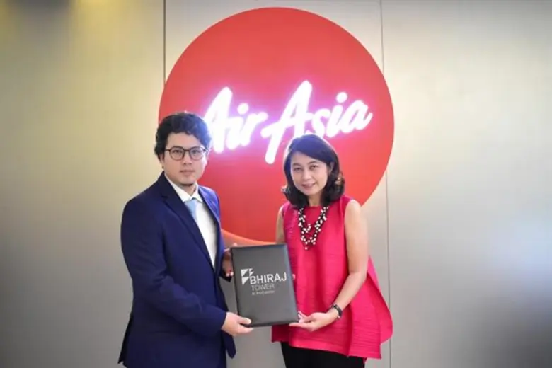 คุณภัทรา บุศราวงศ์ (ขวา) ประธานกลุ่มบริหา...