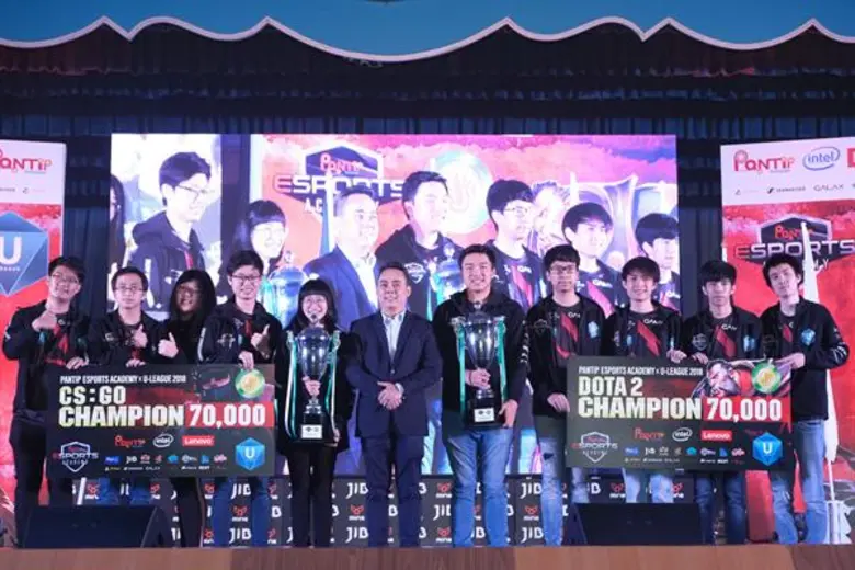 นายวีรฤทธิ์ สมบูรณ์ทรัพย์ (ที่ 6 จากซ้าย)...