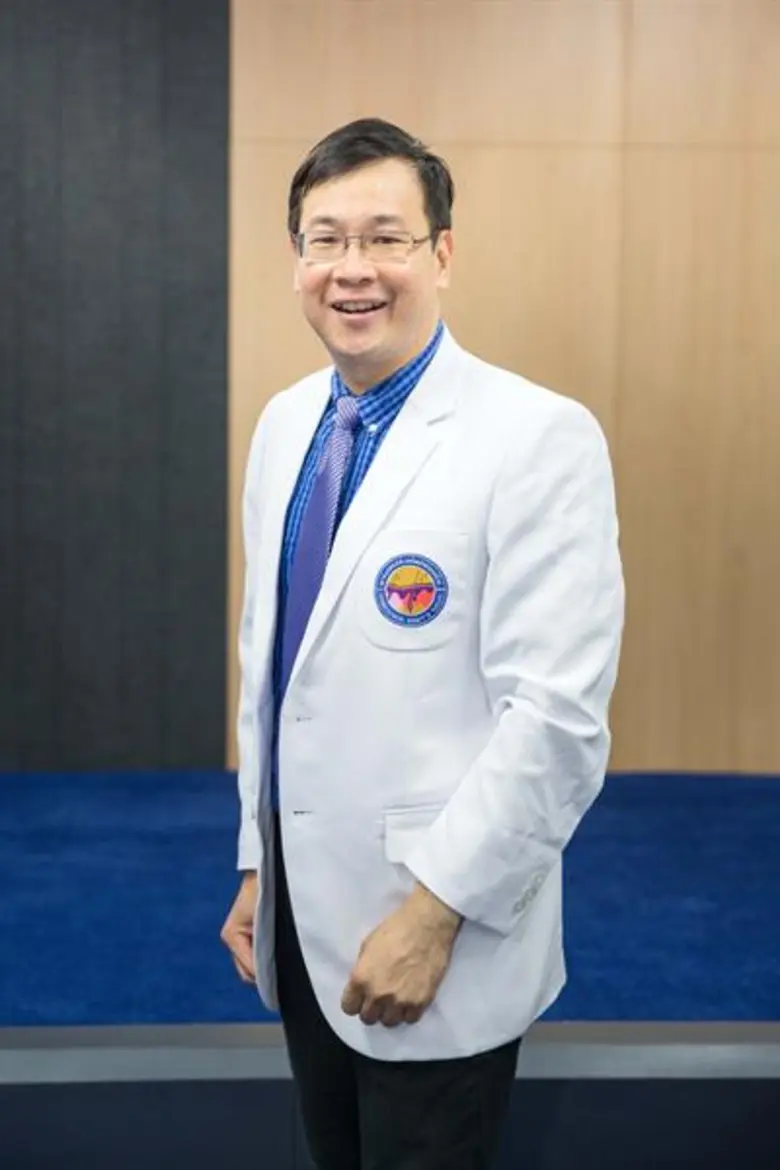 ผศ.พญ.จรัสศรี ฬียาพรรณ และ ผศ.นพ.สุมนัส บ...