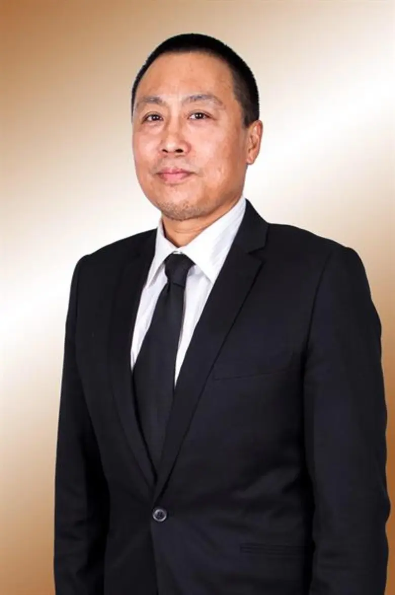 นายโชค บูลกุล ประธานกรรมการบริหาร ศูนย์มา...