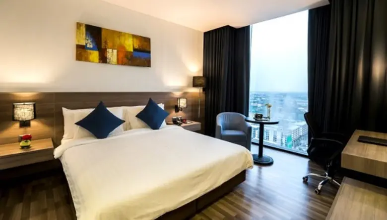 โรงแรมเบสท์เวสเทิร์นพลัสแวนด้าแกรนด์ มอบอ...