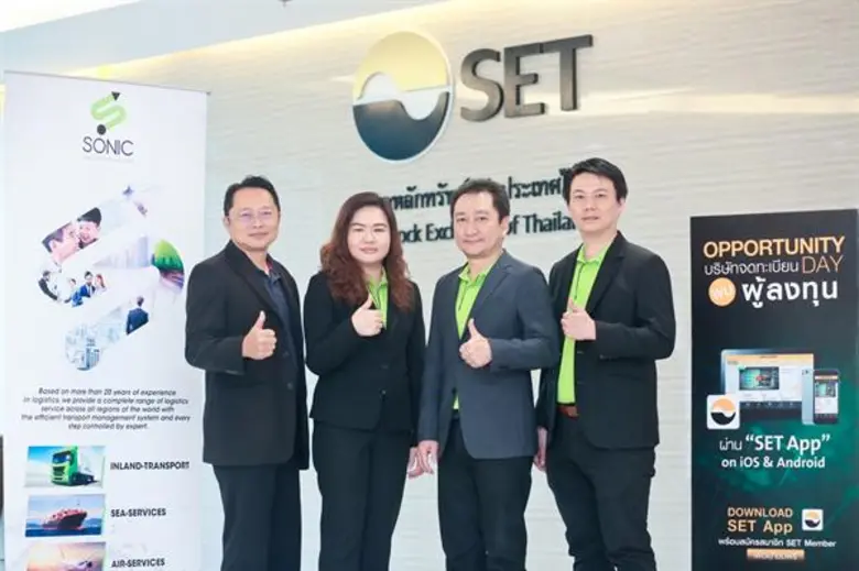 ดร.สันติสุข โฆษิอาภานันท์ (กลางขวา) ประธา...