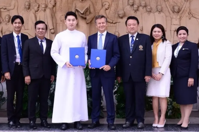 มร.แอนดรูว์ กลาส ผู้อำนวยการบริติช เคานซิ...