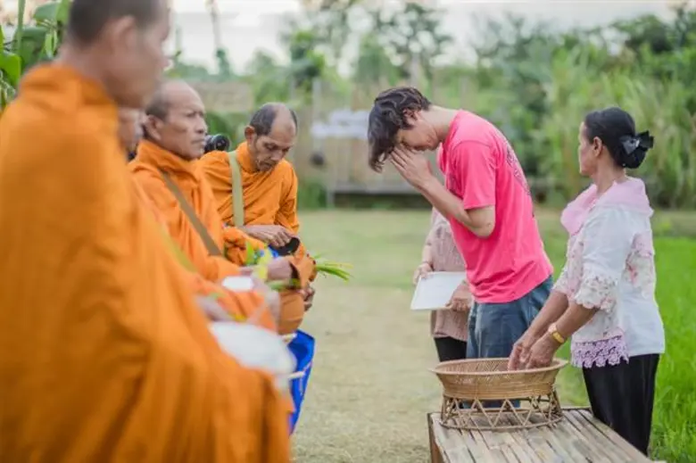 โดนใจ และเข้าทาง แร็ปเปอร์สายธรรมะ อย่าง “อุ๋ย บุดด้าเบลส” เข้าอย่างจัง กับความสวยงามที่เงียบสงบ แบบ Low Carbon More Legacy ที่อ่างทอง-สิงห์บุรี เมืองรอง ย้ำ ต้องลอง ต้องรัก ต้องใส่ใจ