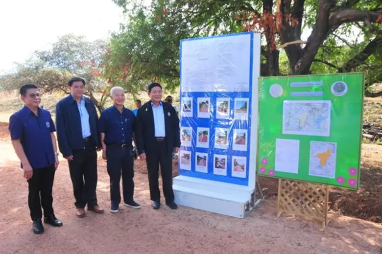 นายลักษณ์ วจนานวัช รัฐมนตรีช่วยว่าการกระท...