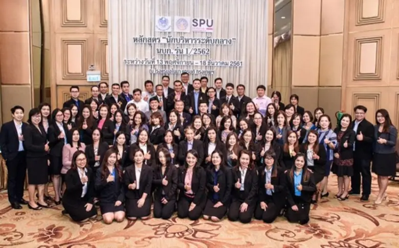 รองศาสตราจารย์ ดร.ณรงค์ อยู่ถนอม รองอธิกา...