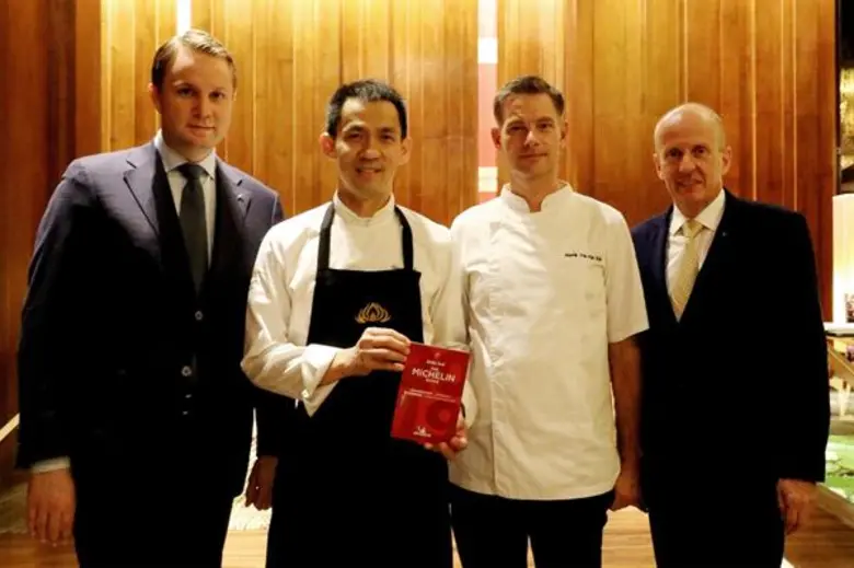 "สระบัว บาย กิน กิน" ห้องอาหารไทยไฟน์ไดนิ...