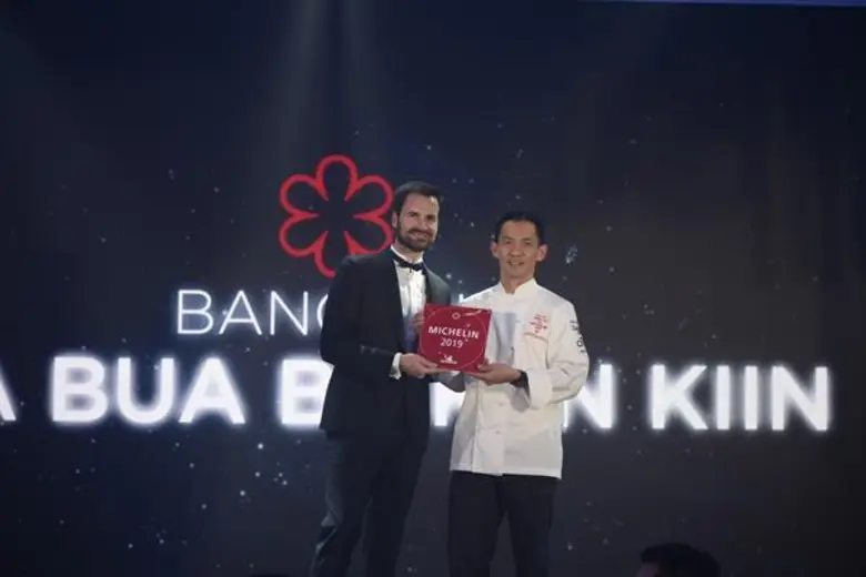 ห้องอาหาร “สระบัว บาย กิน กิน” โรงแรมสยามเคมปินสกี้ กรุงเทพฯ ถือครองรางวัลการันตีคุณภาพระดับมิชลินสตาร์ 1 ดาว ติดต่อกันเป็นปีที่สอง