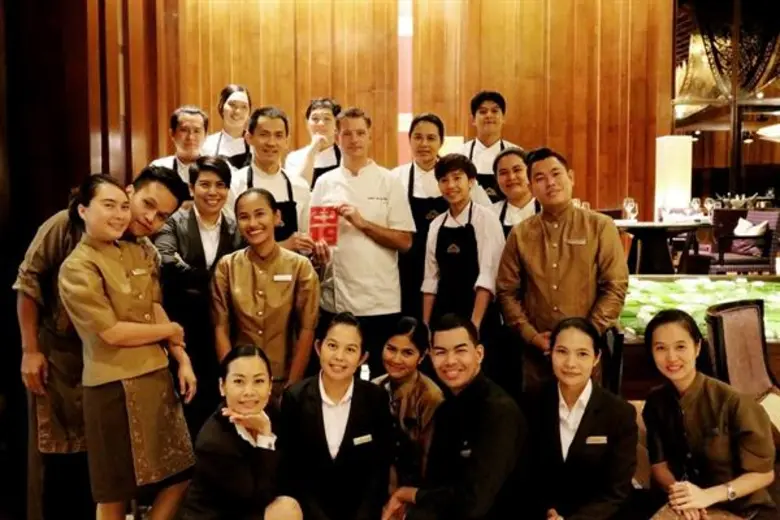 ห้องอาหาร “สระบัว บาย กิน กิน” โรงแรมสยามเคมปินสกี้ กรุงเทพฯ ถือครองรางวัลการันตีคุณภาพระดับมิชลินสตาร์ 1 ดาว ติดต่อกันเป็นปีที่สอง