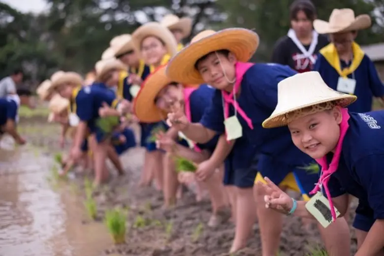 ม.ร.ว.ปรีดิยาธร เทวกุล เปิดโครงการค่าย "ป...