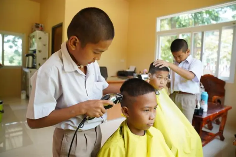 ซิมเพิ้ล ฟู้ดส์ เดินหน้านโยบายส่งเสริมสุขภาพและการศึกษา นำจิตอาสาปรับปรุงห้องสมุดและมอบอุปกรณ์การศึกษาให้โรงเรียนบ้านเขาตะแคง จังหวัดลพบุรี