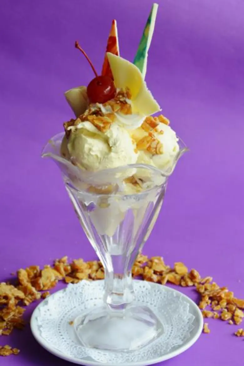 เมนู "ช็อกโกแลตนัททาร์ต และ ไอศกรีมนูกัต" จากมณเฑียรเบเกอรี่ ประจำเดือนพฤศจิกายน