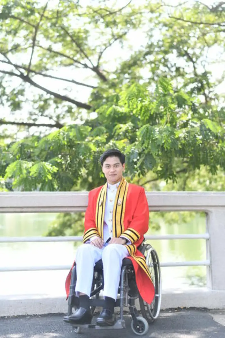 วันนี้มาพูดคุยกับบัณฑิตป้ายแดง "ลูกพระจอม...