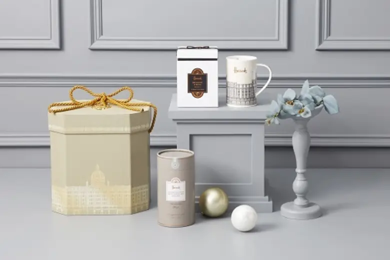 “Harrods Magical Happiness”เติมเต็มเทศกาลแห่งความมหัศจรรย์ กับเซ็ตของขวัญสุดคลาสสิกสไตล์อังกฤษ จากแฮร์รอดส์