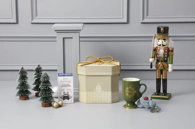 “Harrods Magical Happiness”เติมเต็มเทศกาลแห่งความมหัศจรรย์ กับเซ็ตของขวัญสุดคลาสสิกสไตล์อังกฤษ จากแฮร์รอดส์