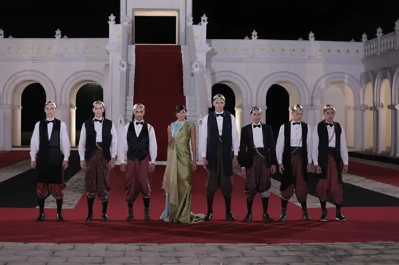 ปิดท้ายแคมเปญเดินแบบสุดอลังการงานช้างไปด้...