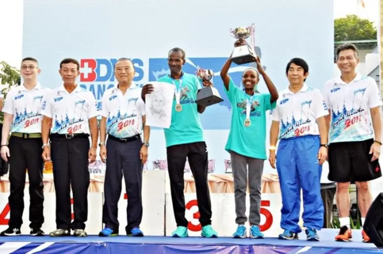 พลโทสัมพันธ์ ยังพะกูล นายกสมาคมนักวิ่งเพื...