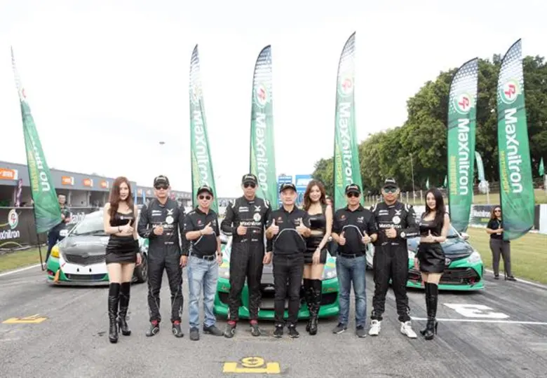 นายพิทักษ์ รัชกิจประการ (ที่ 5 จากขวา) ปร...