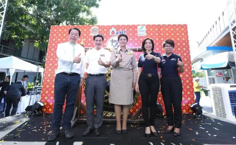 กระทรวงพาณิชย์ PTTOR และธนาคาร SMEs ขานรับนโยบายรัฐบาล ผนึกกำลังร่วมกับผู้แทนจำหน่ายสถานีบริการน้ำมัน PTT Stationริเริ่มโครงการ “ไทยเด็ด” มุ่งส่งเสริมการจำหน่ายผลิตภัณฑ์สินค้าชุมชนภายในสถานีบริการน้ำมัน PTT Station