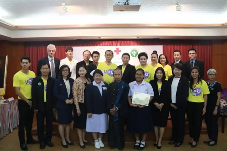 นักแสดงช่อง 3 “เพื่อน-คณิน” ร่วมงานแถลงข่าว “เทียนส่องใจเนื่องในวันเอดส์โลก” ศูนย์วิจัยโรคเอดส์ สภากาชาดไทย