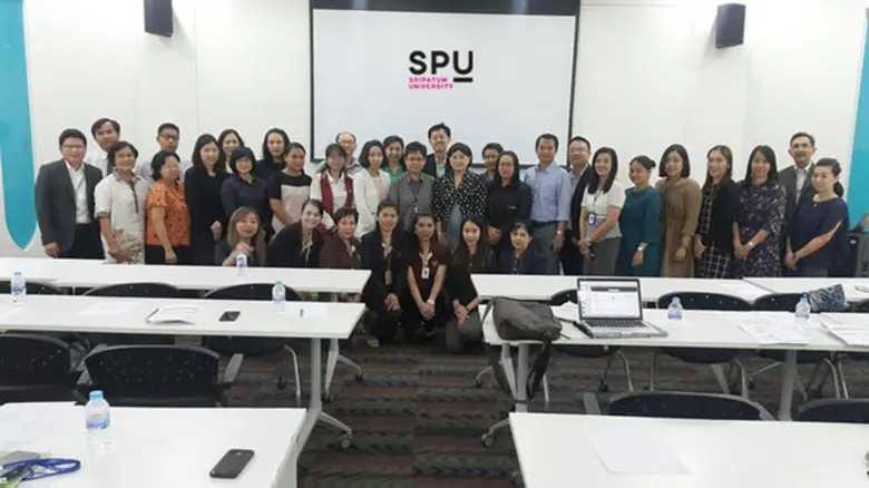 ดร.อภิรดี อำนรรฆมณี ผู้อำนวยการสำนักหอสมุ...