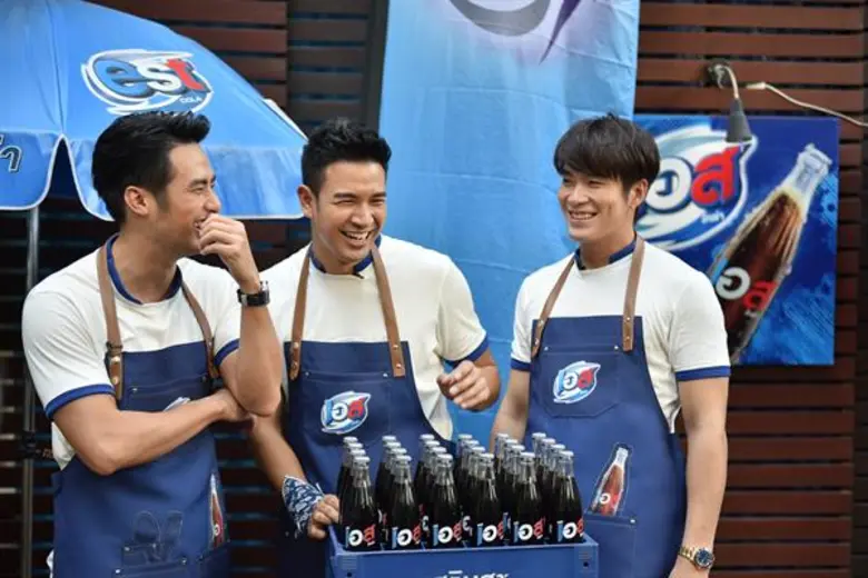 ซอยอารีย์แทบแตก!! “บอย – เกรท – อาเล็ก” กอดคอบุกร้านอาหาร เสิร์ฟความซ่าคู่อาหารสุดซี้ด ก่อนกระจายทัพความซ่าซี้ดทั่วประเทศ