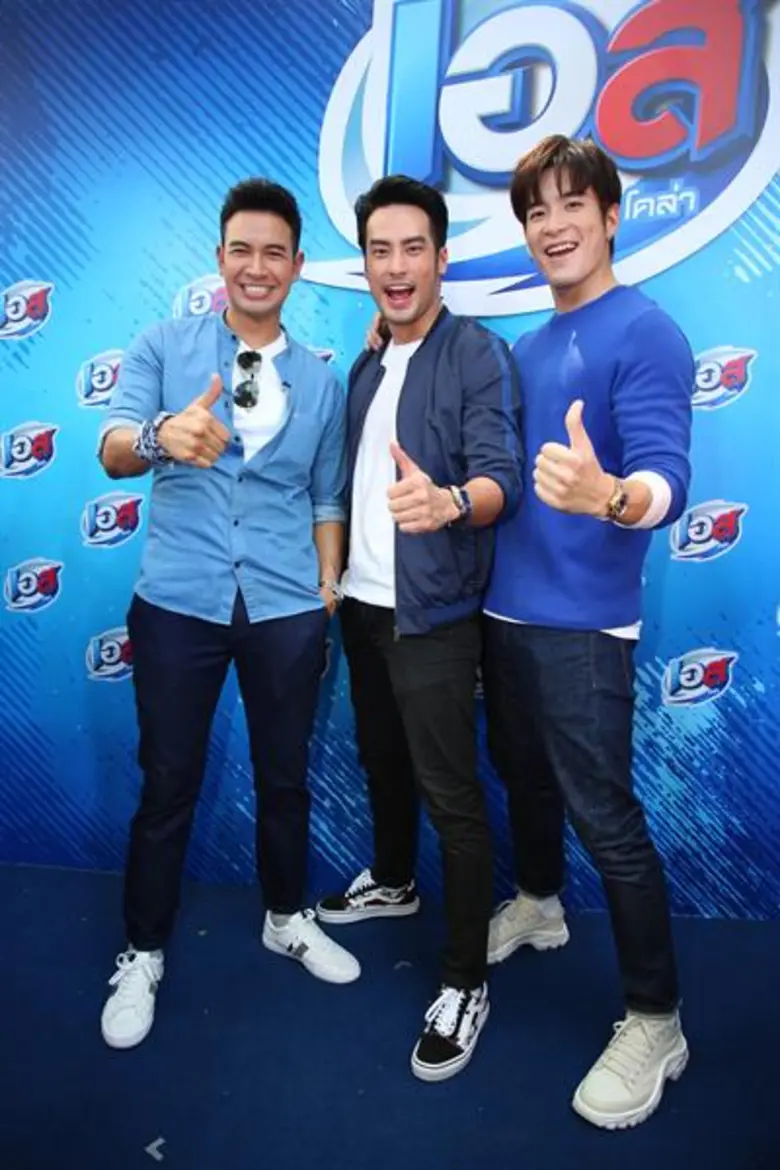 ซอยอารีย์แทบแตก!! “บอย – เกรท – อาเล็ก” กอดคอบุกร้านอาหาร เสิร์ฟความซ่าคู่อาหารสุดซี้ด ก่อนกระจายทัพความซ่าซี้ดทั่วประเทศ