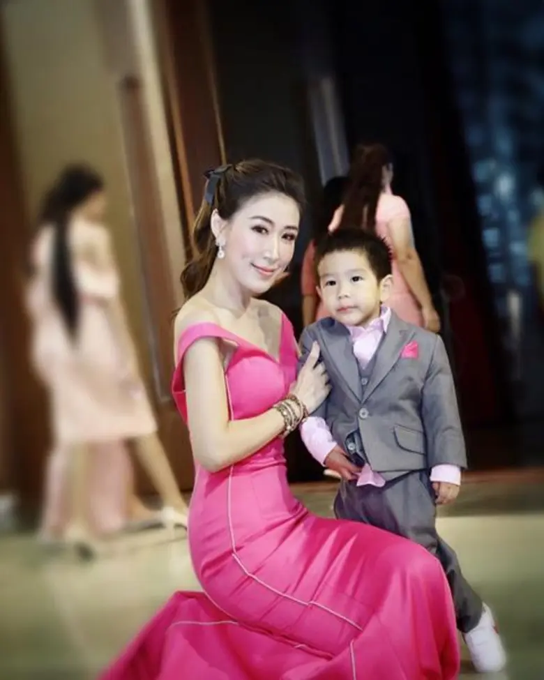 'รองดราฟ-ครูเอิร์น’ นำอวยพรวันเกิด'ผศ.ดร.บังอร’ ในงานราตรีสีชมพู